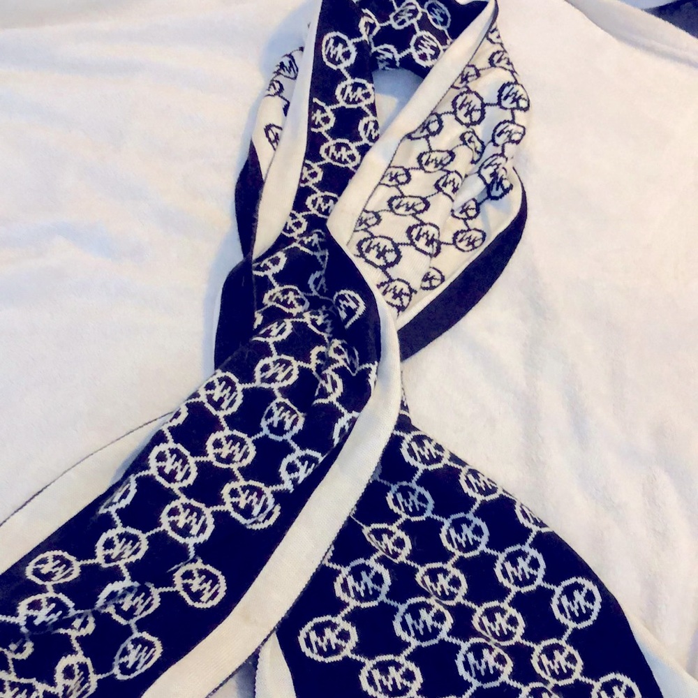 Michael Kors Reversible Black and White Scarf 🧣